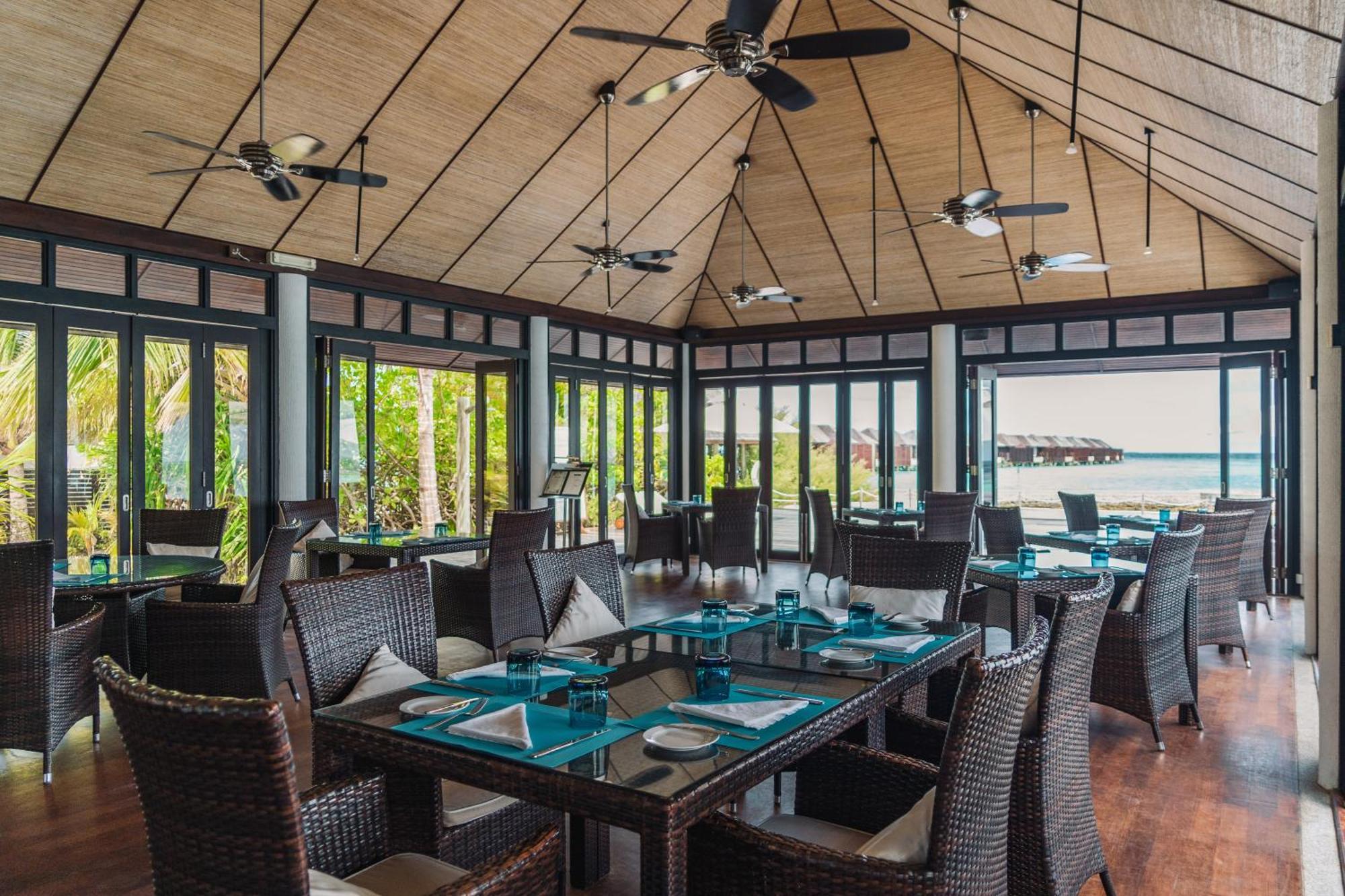 Lily Beach Resort And Spa Huvahendhoo Island Esterno foto