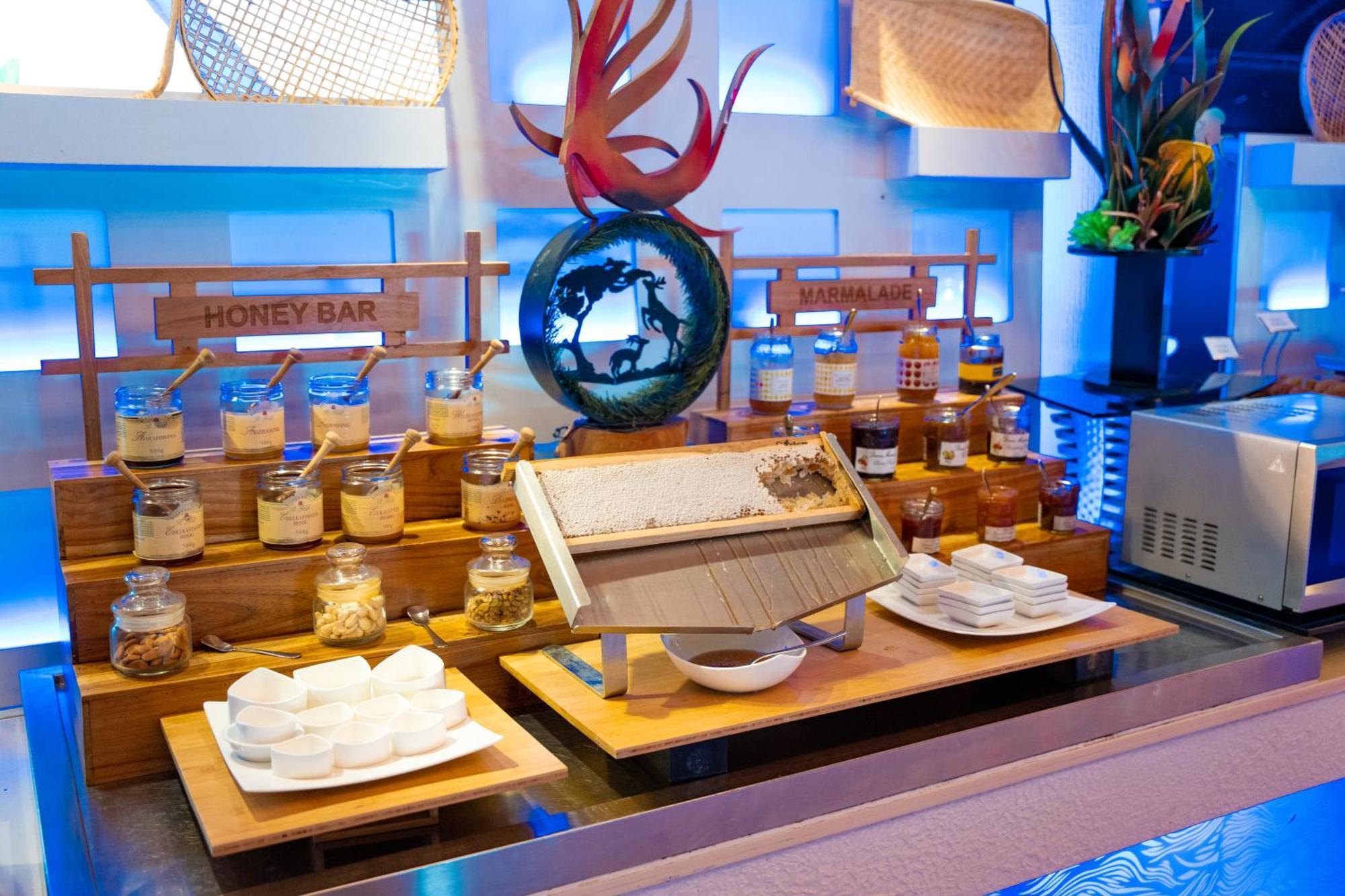 Lily Beach Resort And Spa Huvahendhoo Island Esterno foto