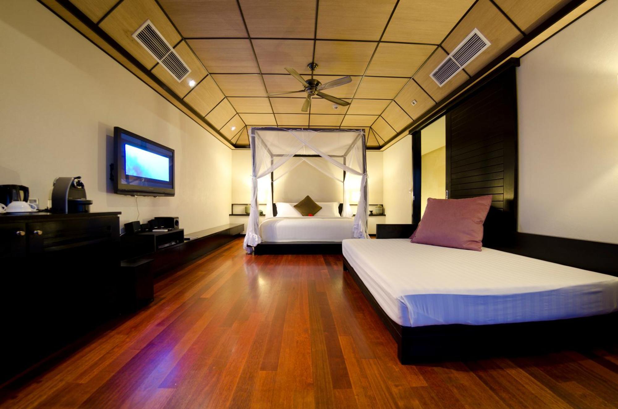 Lily Beach Resort And Spa Huvahendhoo Island Esterno foto