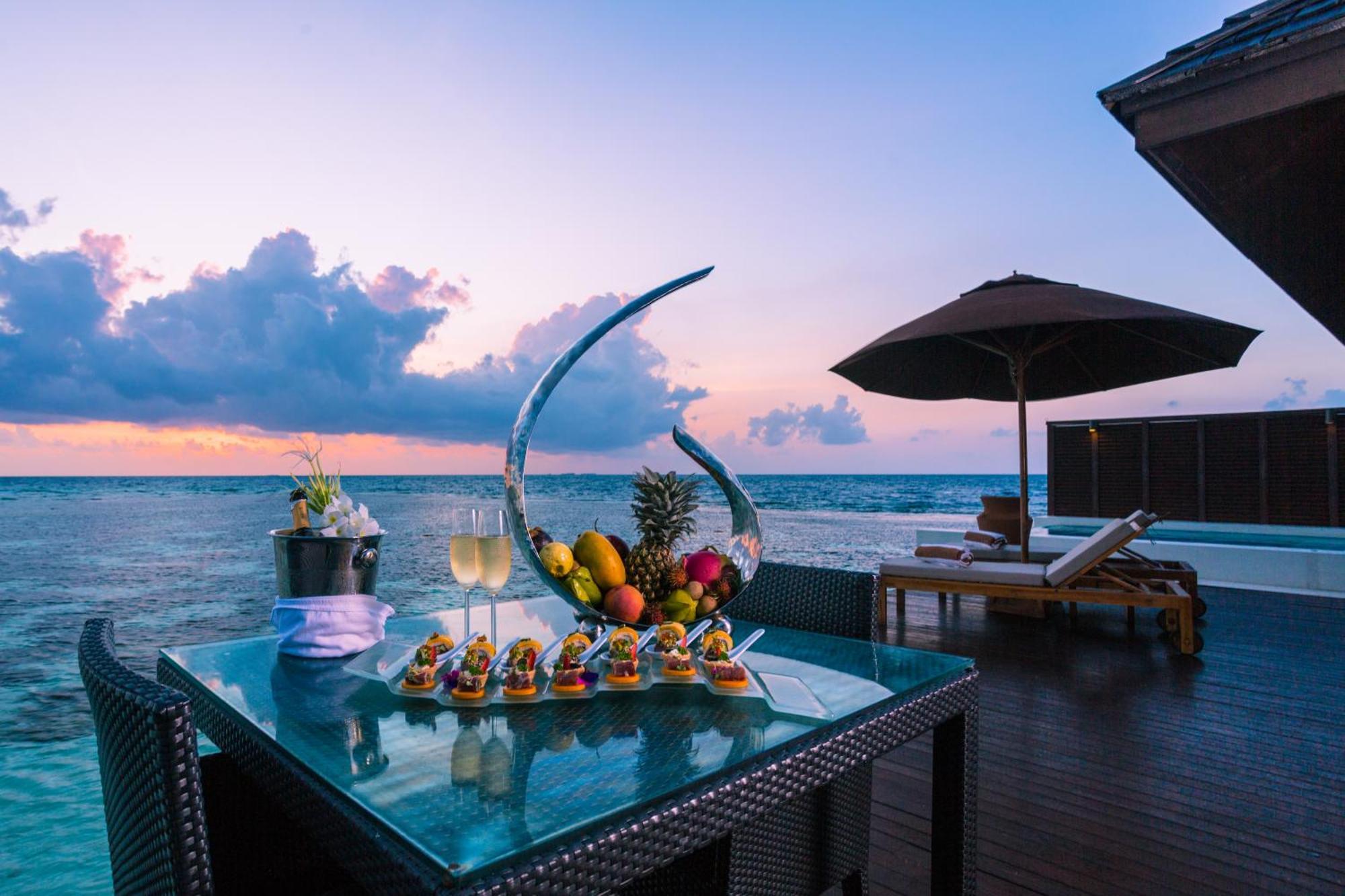 Lily Beach Resort And Spa Huvahendhoo Island Esterno foto