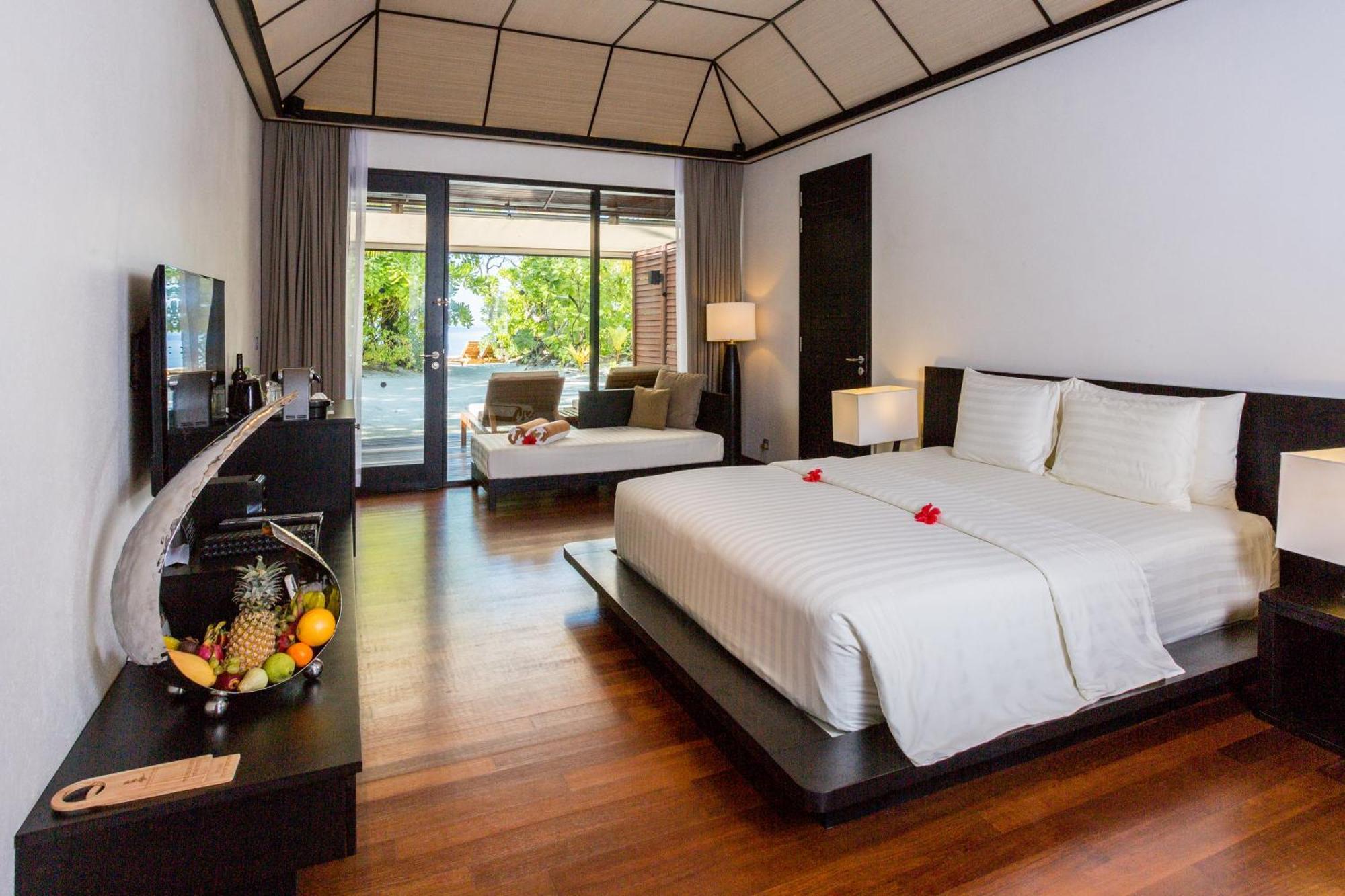 Lily Beach Resort And Spa Huvahendhoo Island Esterno foto