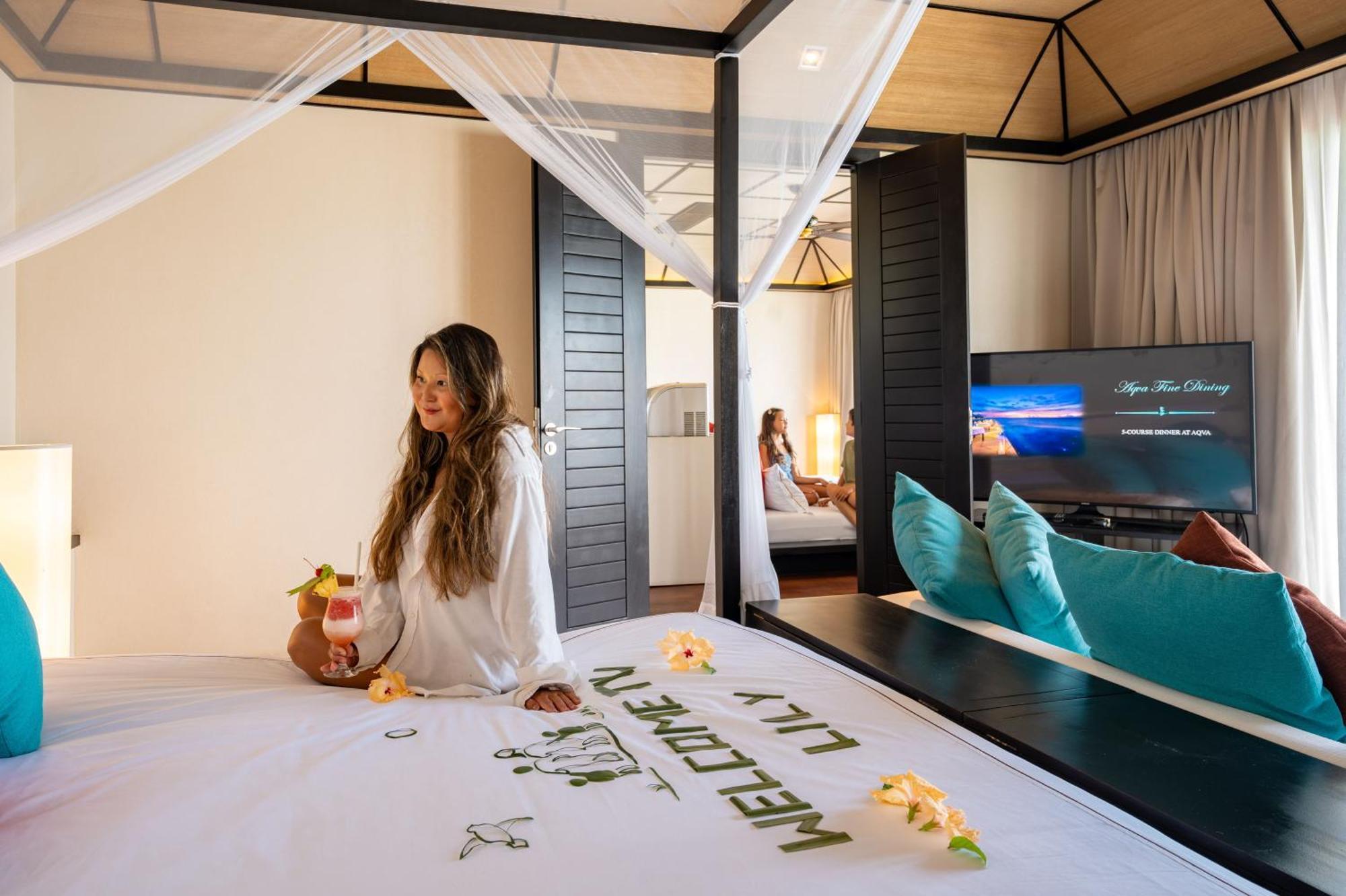 Lily Beach Resort And Spa Huvahendhoo Island Esterno foto