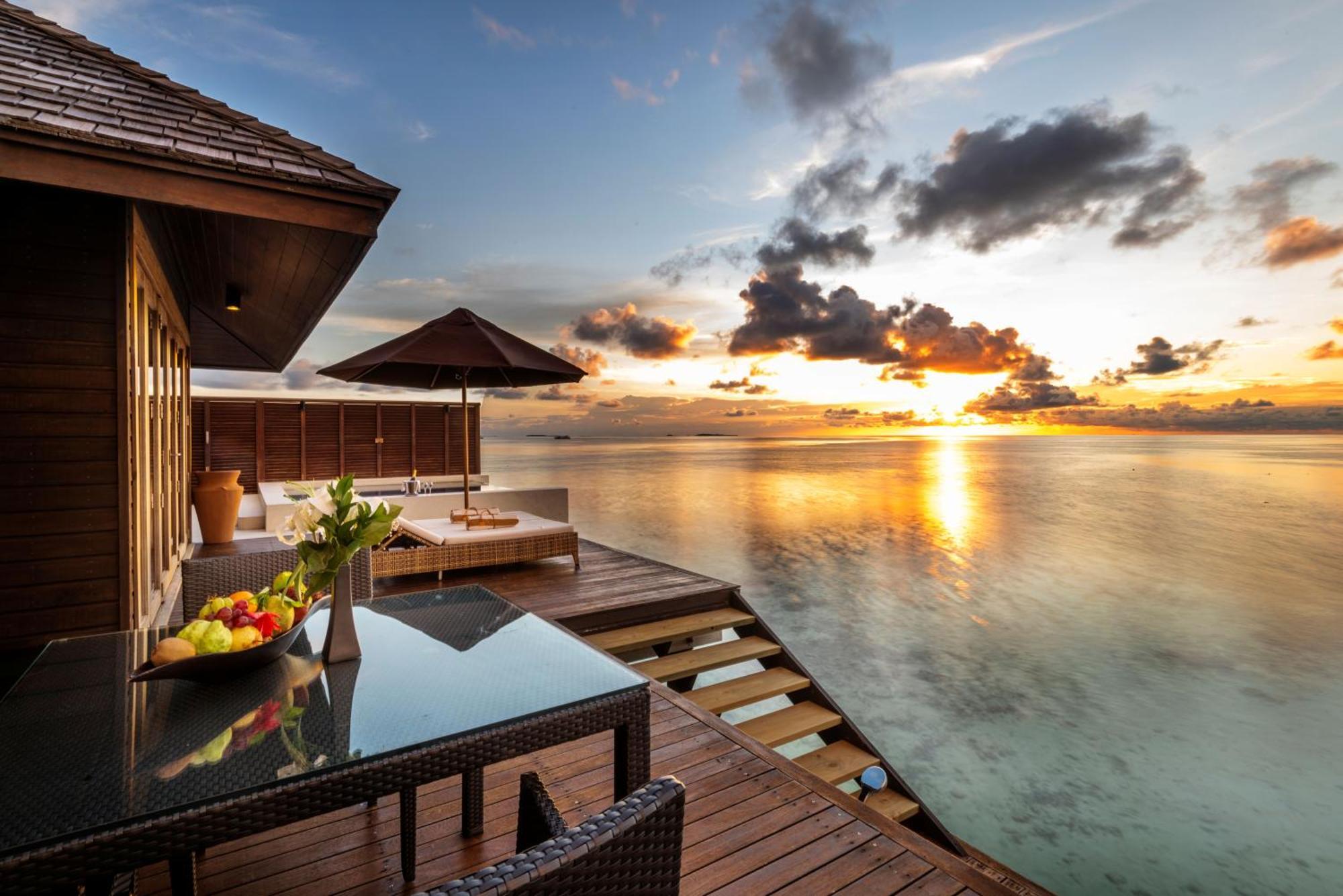 Lily Beach Resort And Spa Huvahendhoo Island Esterno foto