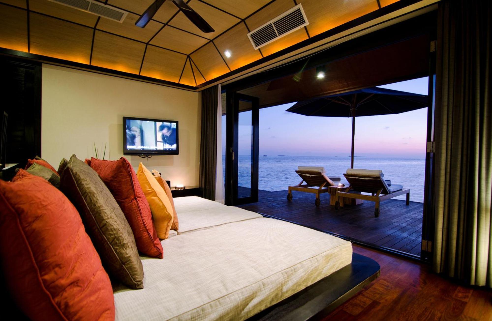 Lily Beach Resort And Spa Huvahendhoo Island Esterno foto