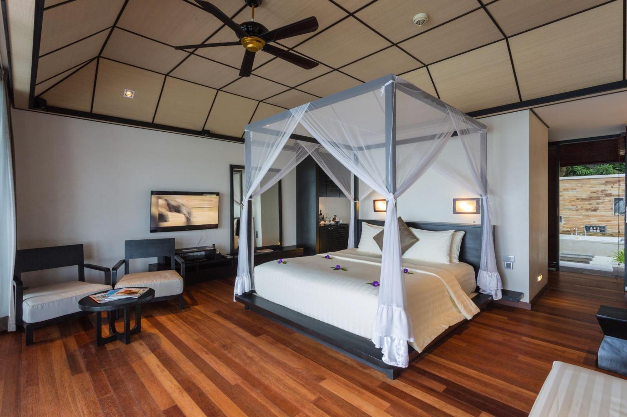 Lily Beach Resort And Spa Huvahendhoo Island Esterno foto