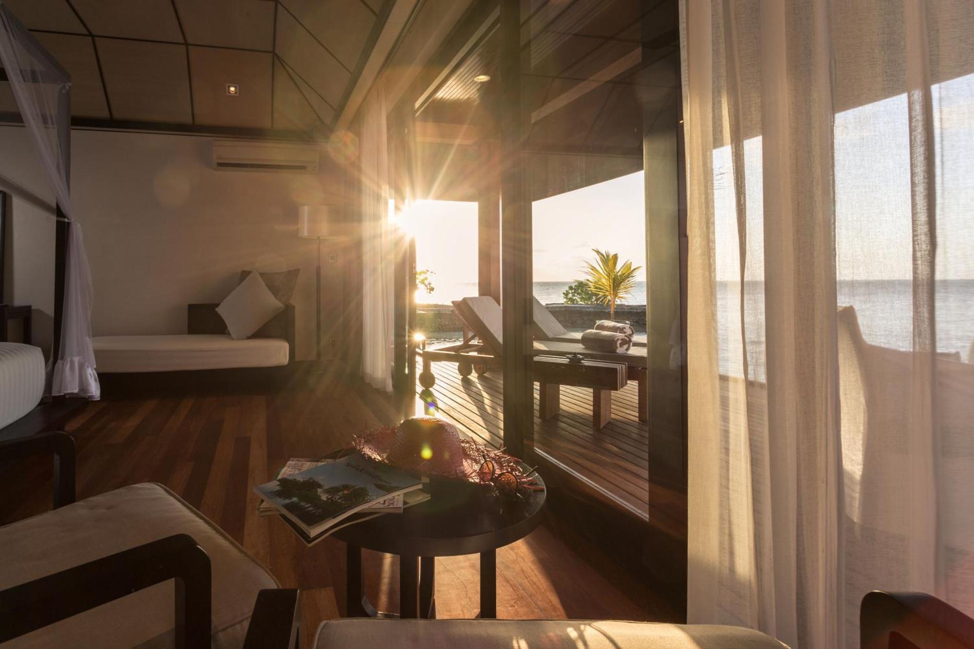 Lily Beach Resort And Spa Huvahendhoo Island Esterno foto