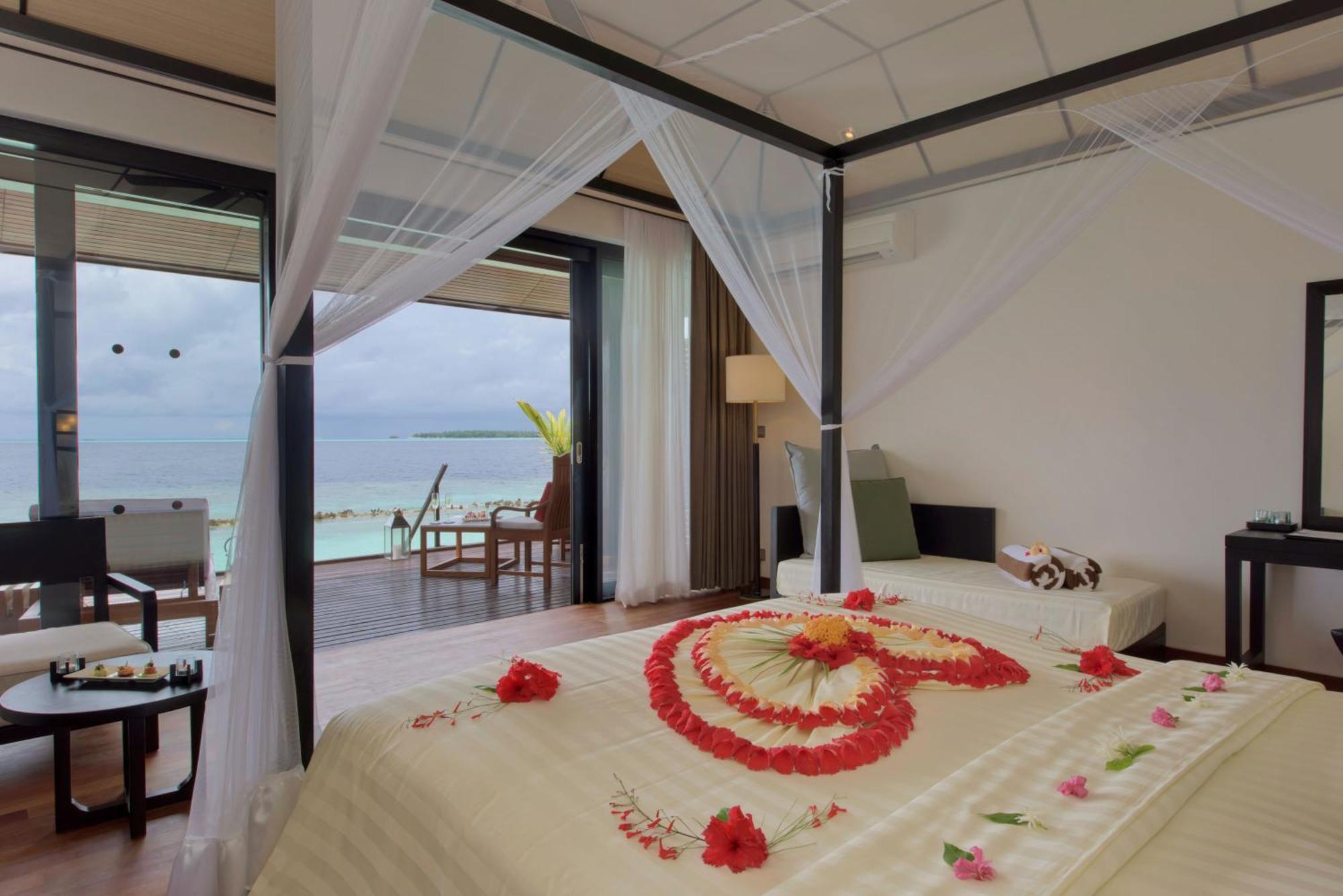 Lily Beach Resort And Spa Huvahendhoo Island Esterno foto