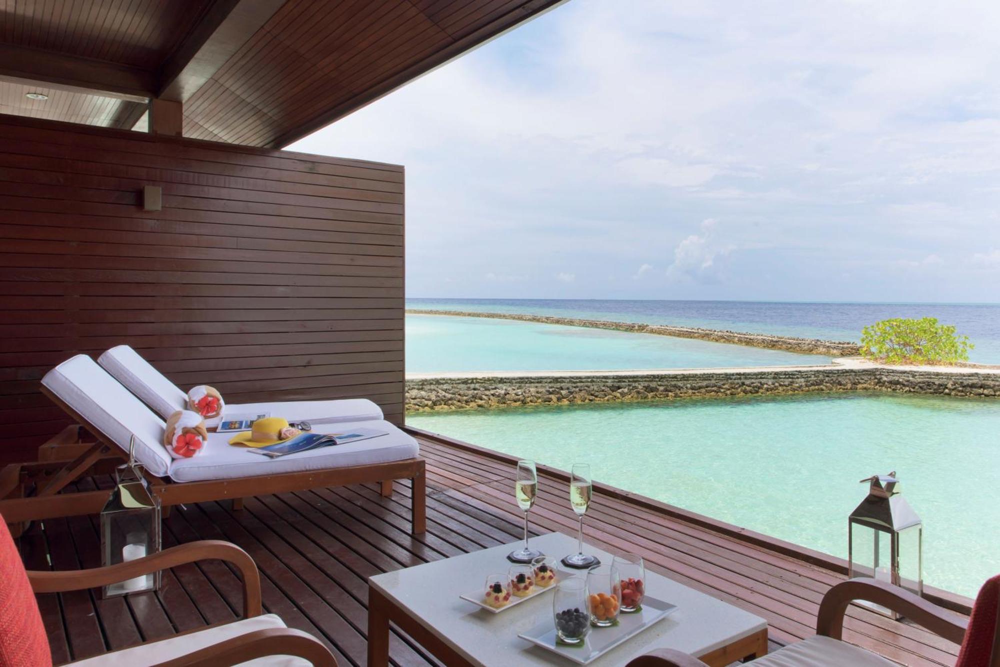 Lily Beach Resort And Spa Huvahendhoo Island Esterno foto