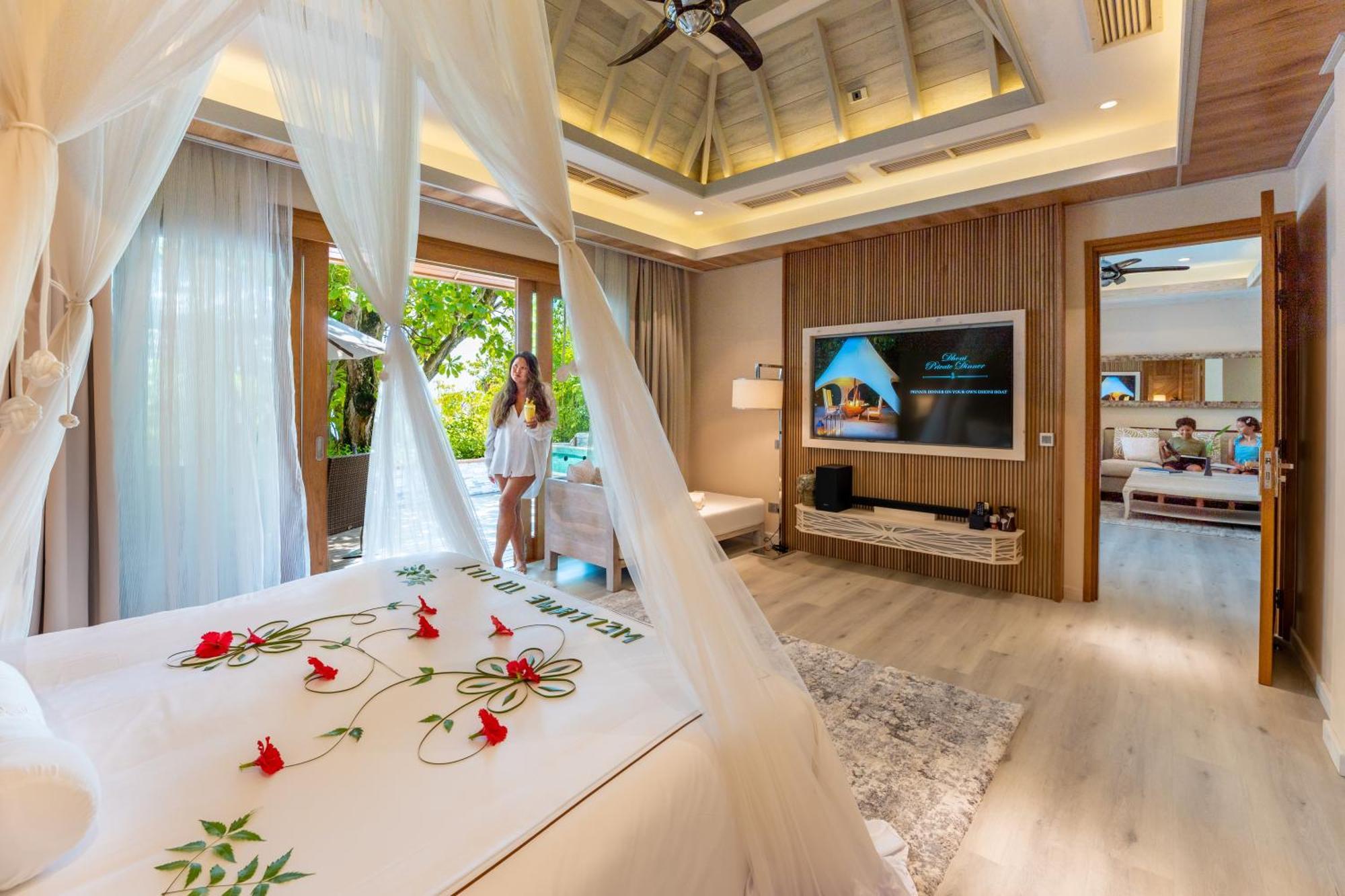 Lily Beach Resort And Spa Huvahendhoo Island Esterno foto