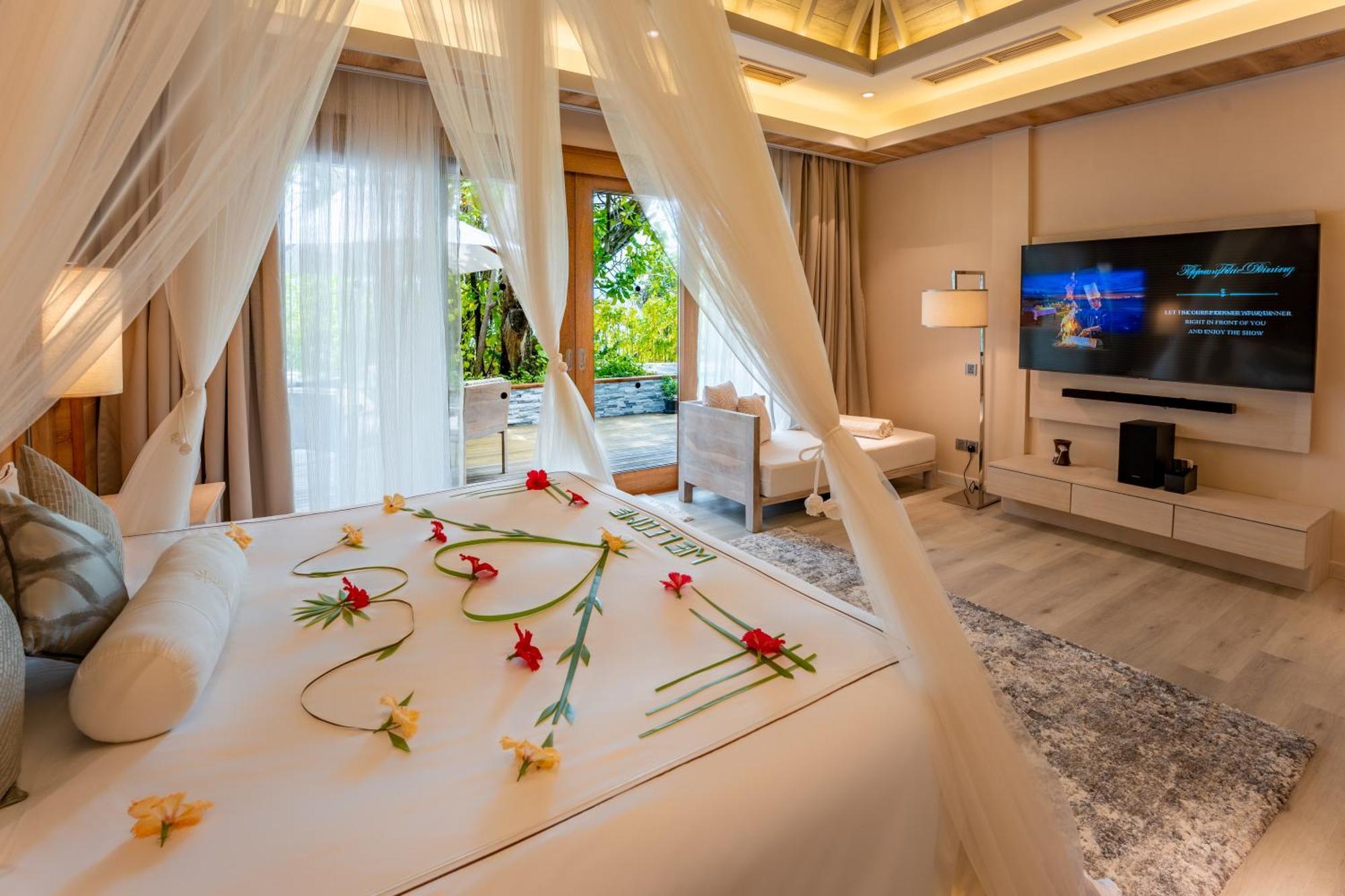 Lily Beach Resort And Spa Huvahendhoo Island Esterno foto