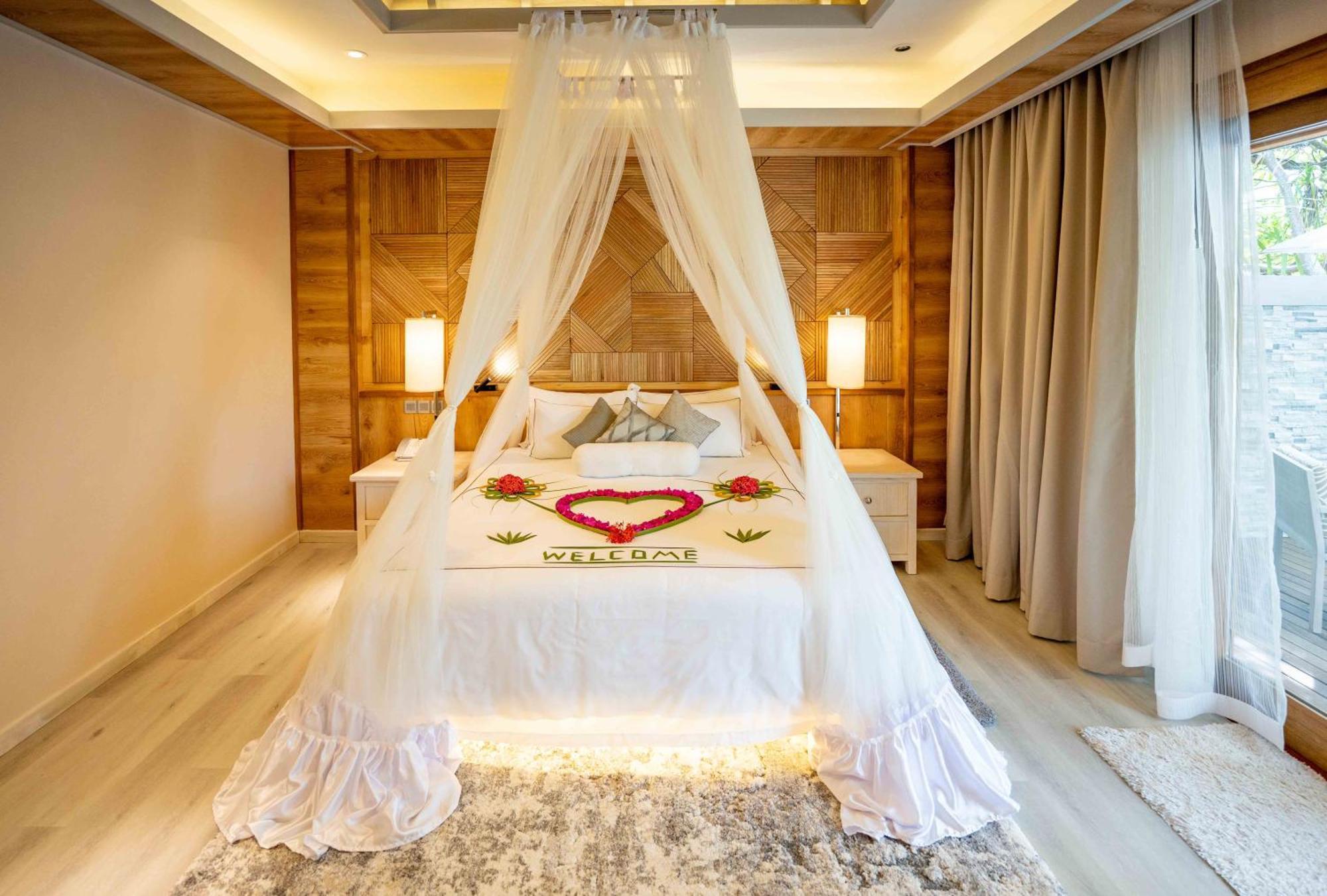 Lily Beach Resort And Spa Huvahendhoo Island Esterno foto