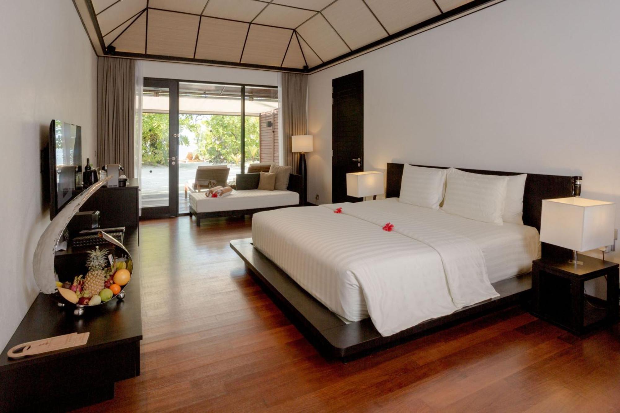Lily Beach Resort And Spa Huvahendhoo Island Esterno foto