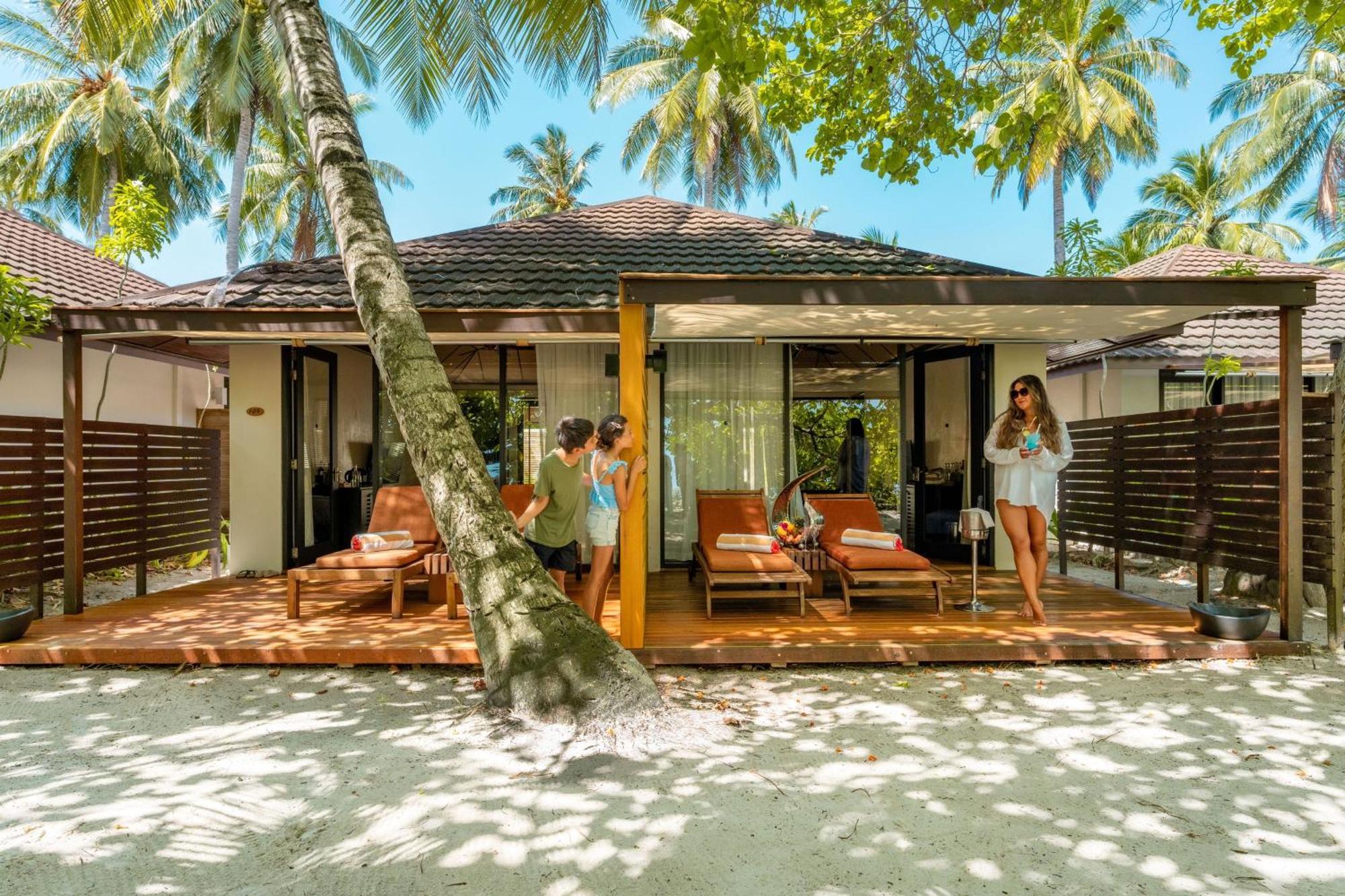 Lily Beach Resort And Spa Huvahendhoo Island Esterno foto
