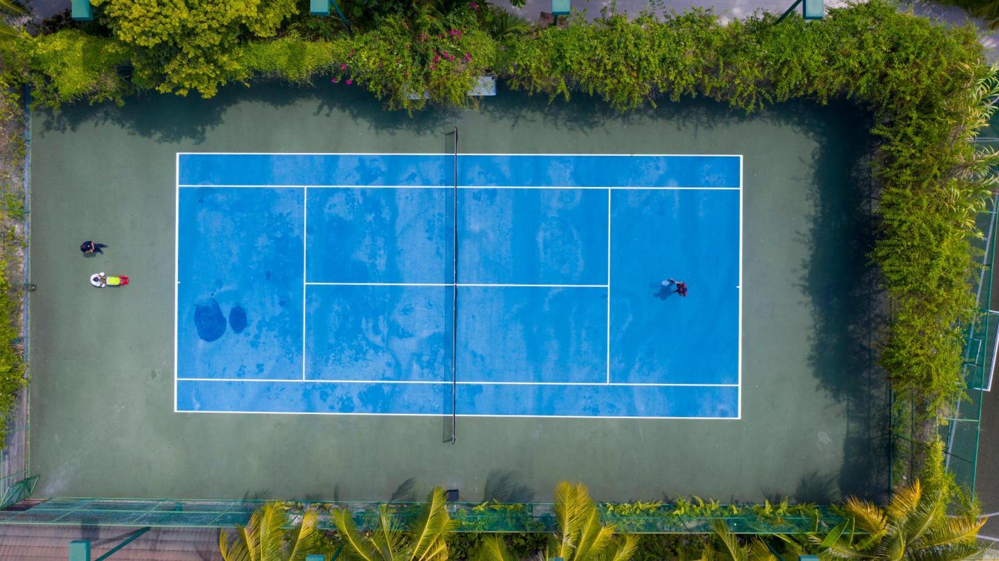 Lily Beach Resort And Spa Huvahendhoo Island Esterno foto