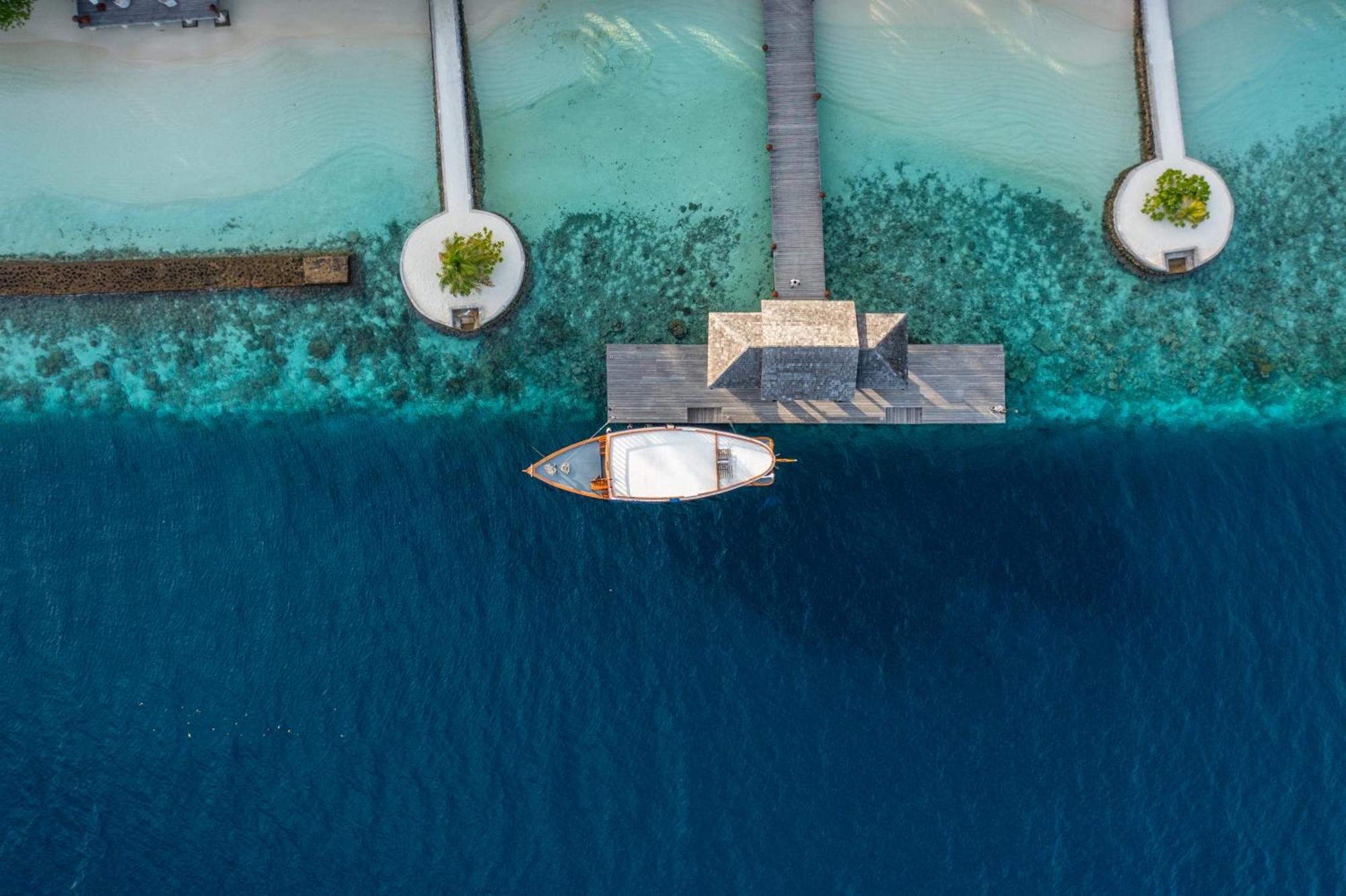 Lily Beach Resort And Spa Huvahendhoo Island Esterno foto