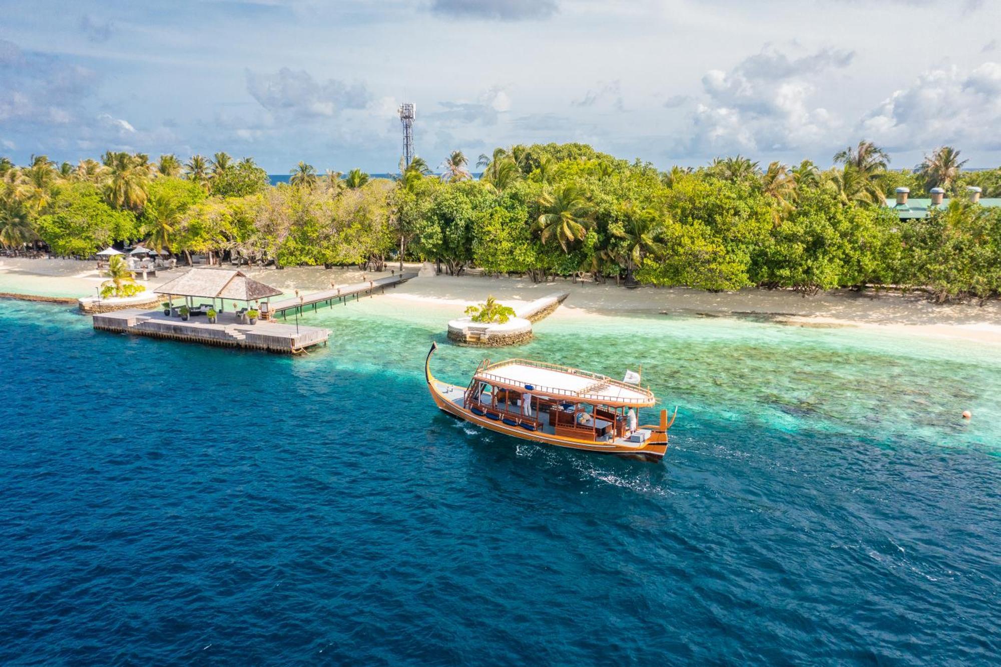 Lily Beach Resort And Spa Huvahendhoo Island Esterno foto
