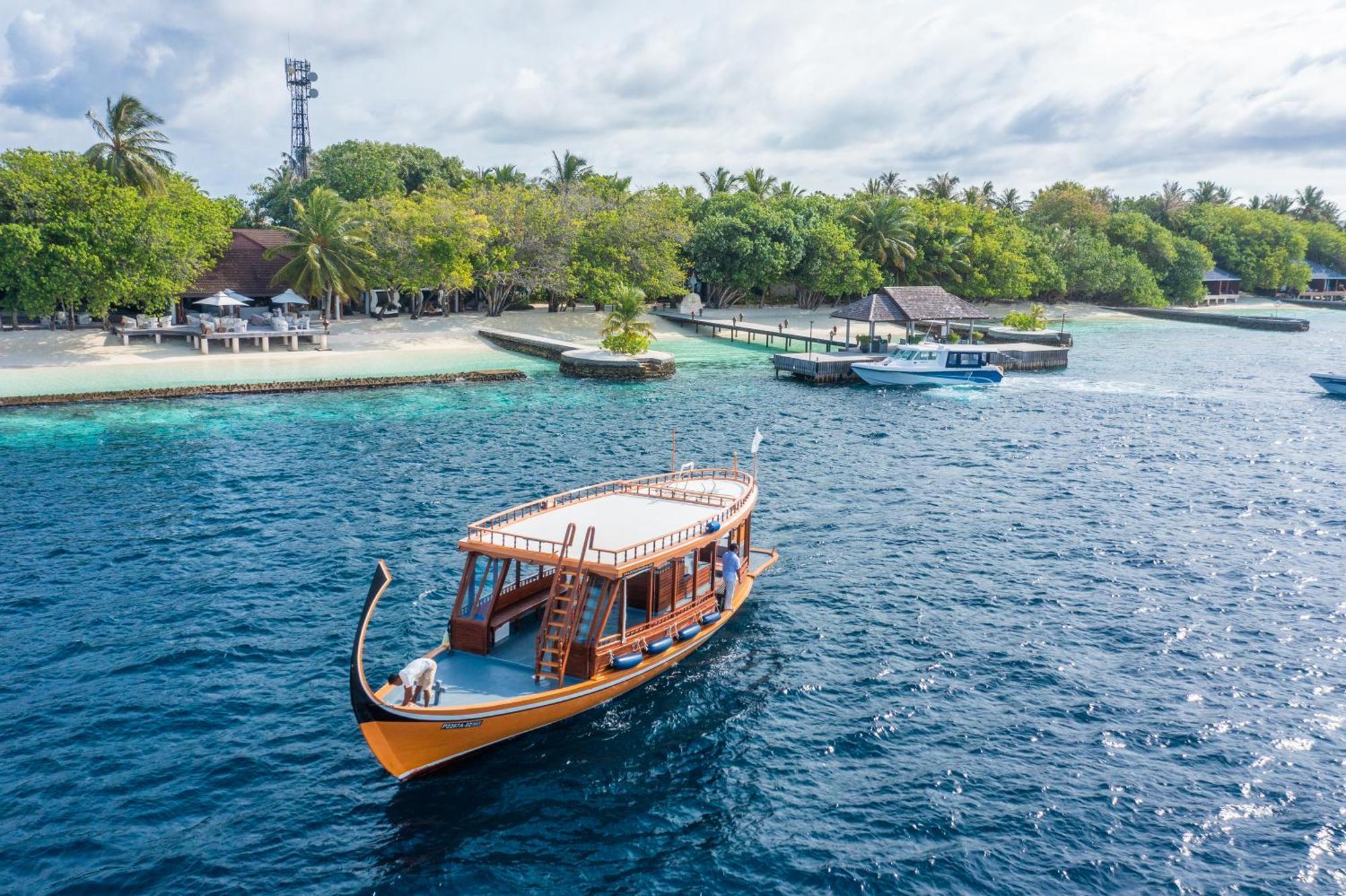 Lily Beach Resort And Spa Huvahendhoo Island Esterno foto
